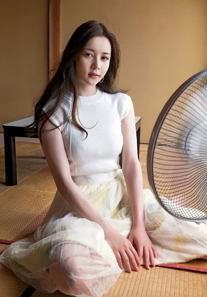 白峰美羽(图1) 008vGnNhgy1hpcjdb5xf5j324o31ke81.jpg